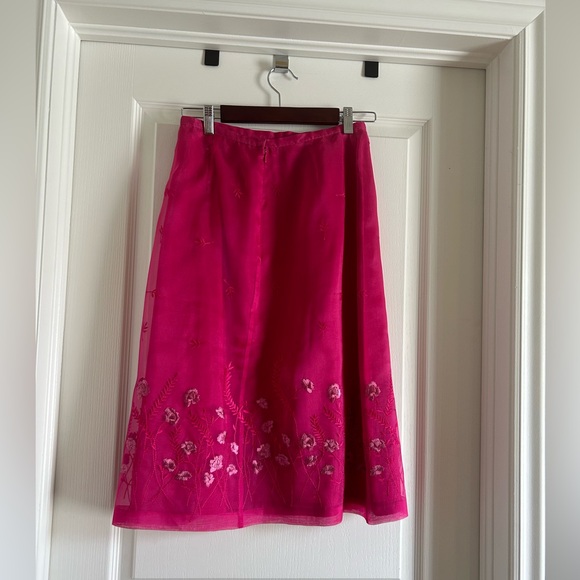 100% Silk Dana Buchman Fushia Skirt with embroidered flowers - Picture 4 of 7
